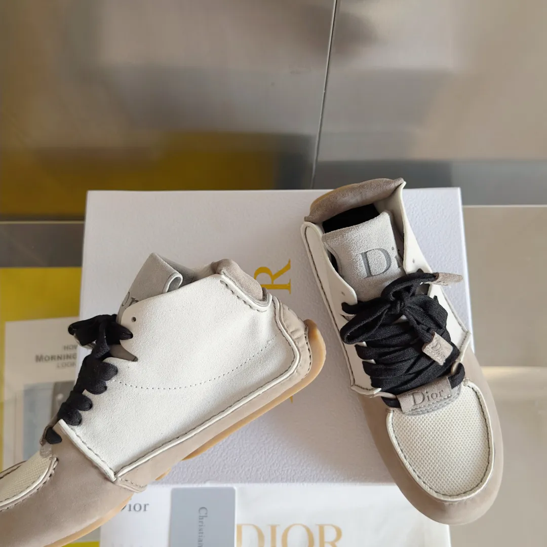Men's shoes 💰680 Top version: Dior Roadie series catwalk couple style handmade casual sports shoes delivery counter exquisite packaging 🛍📦 ▪️Material: original custom imported first-layer cowhide ▪️Inner lining: original custom leather lining ▪️Sole: original molded anti-slip rubber material ▪️Sole thickness: 2CM ▪️Size: women's 35-40 / Men's 39-45